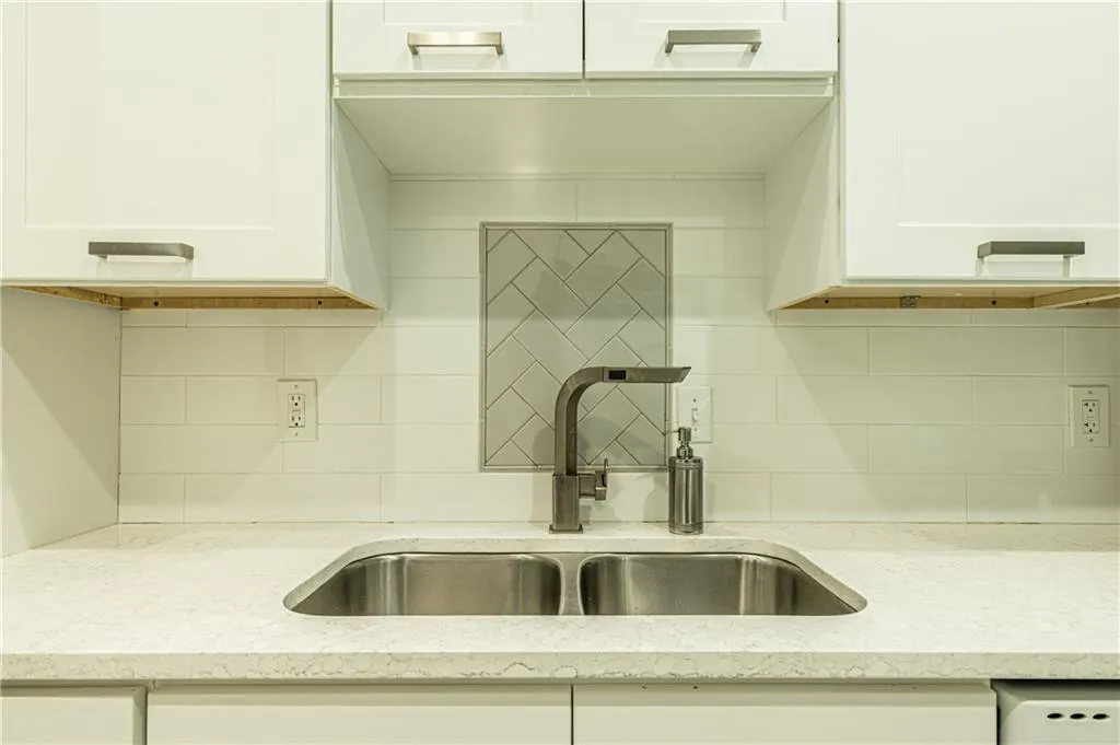 905 Brandywine Circle, Sandy Springs, Georgia 30350, 3 Bedrooms Bedrooms, ,3 BathroomsBathrooms,Residential,Sold,905 Brandywine Circle,6933090