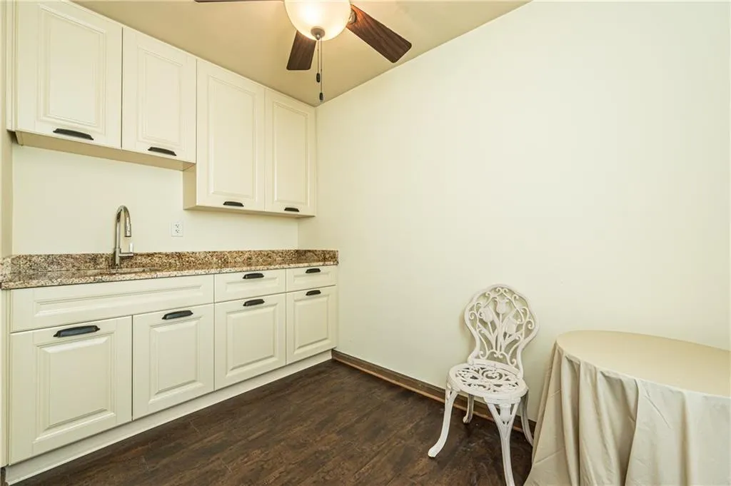 905 Brandywine Circle, Sandy Springs, Georgia 30350, 3 Bedrooms Bedrooms, ,3 BathroomsBathrooms,Residential,Sold,905 Brandywine Circle,6933090