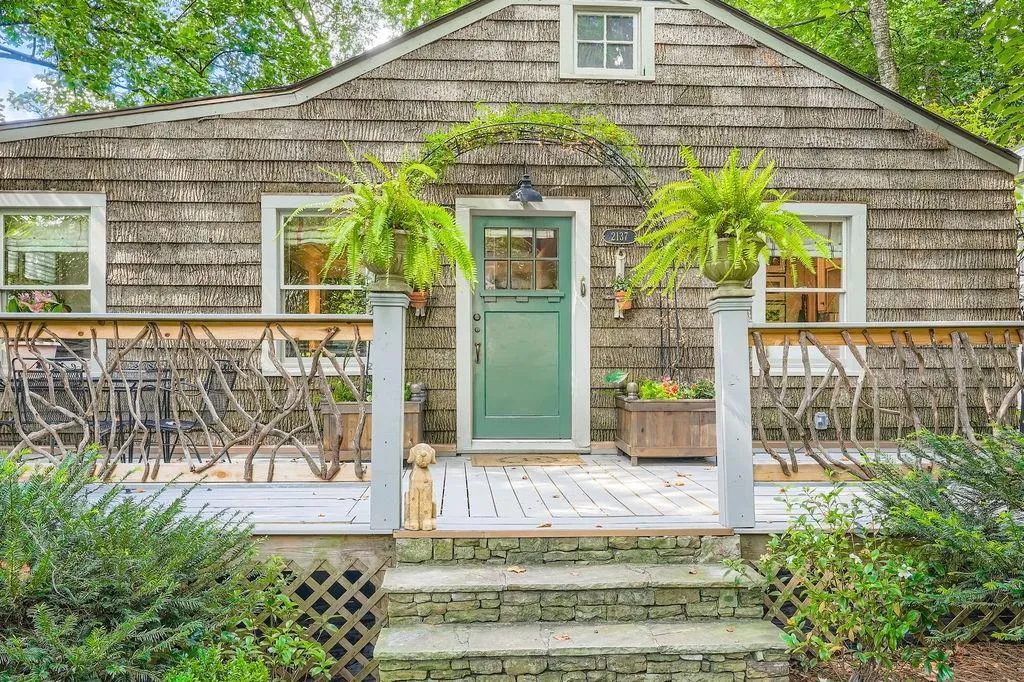 Doorway to property featuring a deck