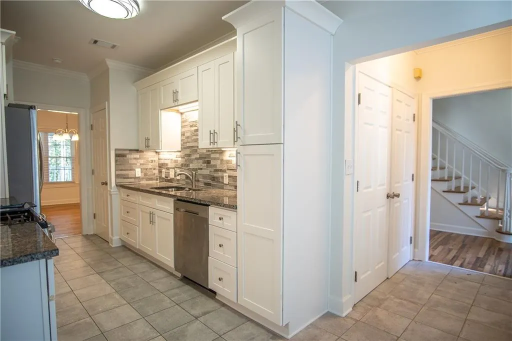 1160 Windsor Parkway Unit 5, Atlanta, Georgia 30319, 3 Bedrooms Bedrooms, ,2 BathroomsBathrooms,Residential,Sold,1160 Windsor Parkway Unit 5,7184476