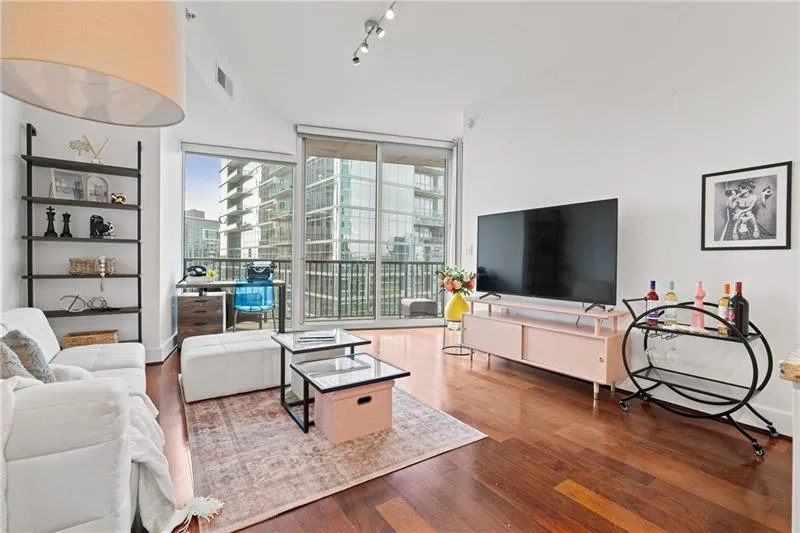 1080 Peachtree Street Ne Unit 2006, Atlanta, Georgia 30309, 1 Bedroom Bedrooms, ,1 BathroomBathrooms,Residential,For Sale,1080 Peachtree Street Ne Unit 2006,7638084
