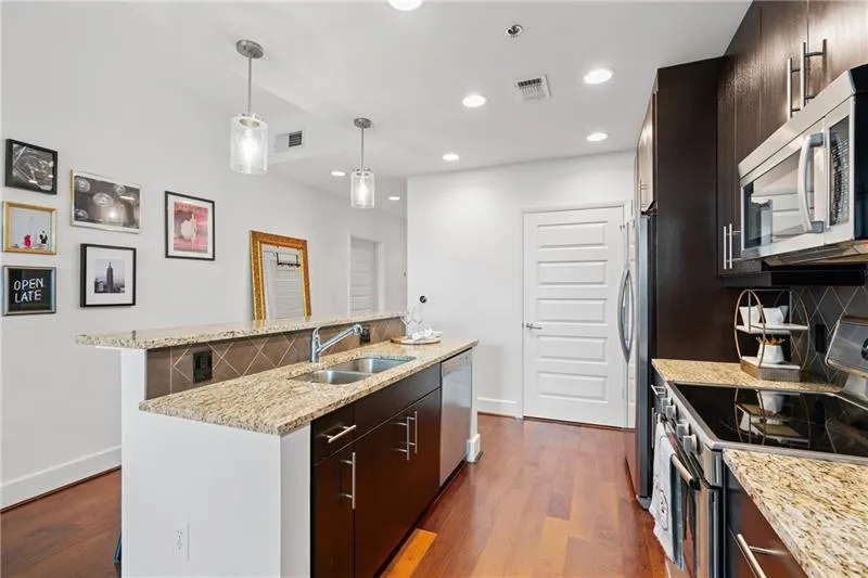 1080 Peachtree Street Ne Unit 2006, Atlanta, Georgia 30309, 1 Bedroom Bedrooms, ,1 BathroomBathrooms,Residential,For Sale,1080 Peachtree Street Ne Unit 2006,7638084