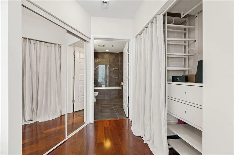 1080 Peachtree Street Ne Unit 2006, Atlanta, Georgia 30309, 1 Bedroom Bedrooms, ,1 BathroomBathrooms,Residential,For Sale,1080 Peachtree Street Ne Unit 2006,7638084