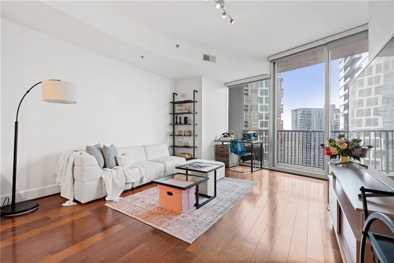 1080 Peachtree Street Ne Unit 2006, Atlanta, Georgia 30309, 1 Bedroom Bedrooms, ,1 BathroomBathrooms,Residential,For Sale,1080 Peachtree Street Ne Unit 2006,7638084