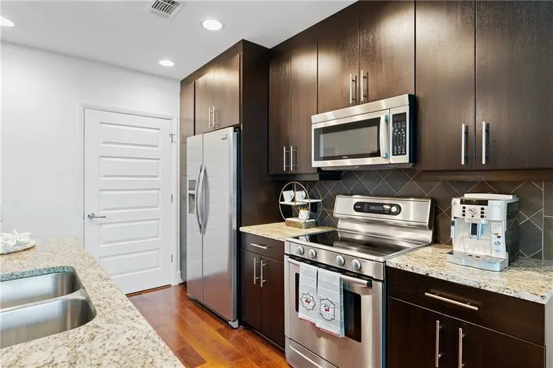 1080 Peachtree Street Ne Unit 2006, Atlanta, Georgia 30309, 1 Bedroom Bedrooms, ,1 BathroomBathrooms,Residential,For Sale,1080 Peachtree Street Ne Unit 2006,7638084