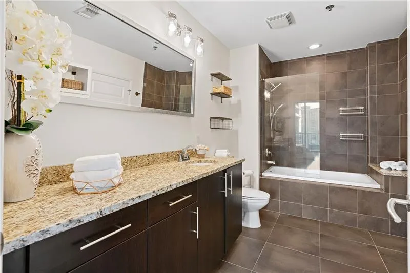 1080 Peachtree Street Ne Unit 2006, Atlanta, Georgia 30309, 1 Bedroom Bedrooms, ,1 BathroomBathrooms,Residential,For Sale,1080 Peachtree Street Ne Unit 2006,7638084