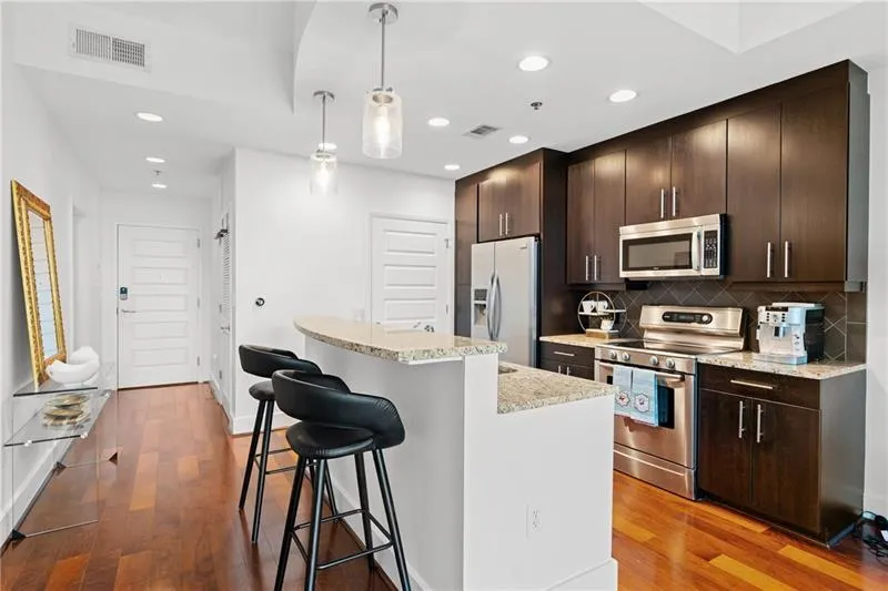 1080 Peachtree Street Ne Unit 2006, Atlanta, Georgia 30309, 1 Bedroom Bedrooms, ,1 BathroomBathrooms,Residential,For Sale,1080 Peachtree Street Ne Unit 2006,7638084