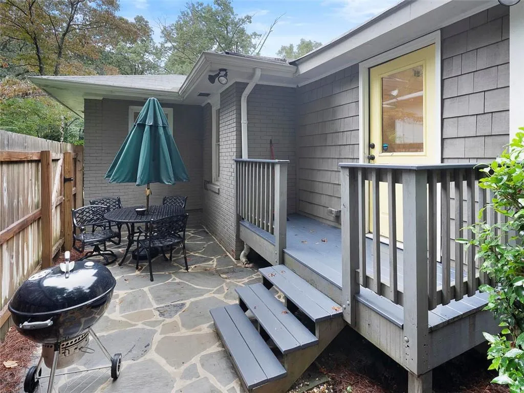 501 Hilderbrand Drive, Atlanta, Georgia 30328, 3 Bedrooms Bedrooms, ,2 BathroomsBathrooms,Residential,Sold,501 Hilderbrand Drive,6953725