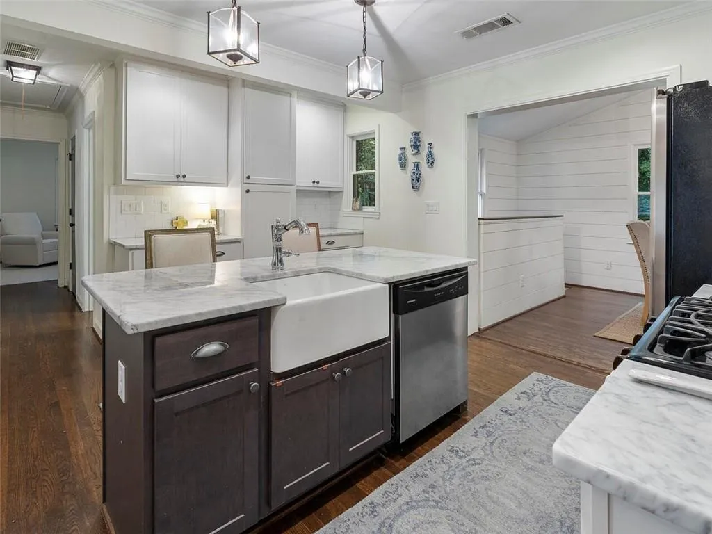 501 Hilderbrand Drive, Atlanta, Georgia 30328, 3 Bedrooms Bedrooms, ,2 BathroomsBathrooms,Residential,Sold,501 Hilderbrand Drive,6953725