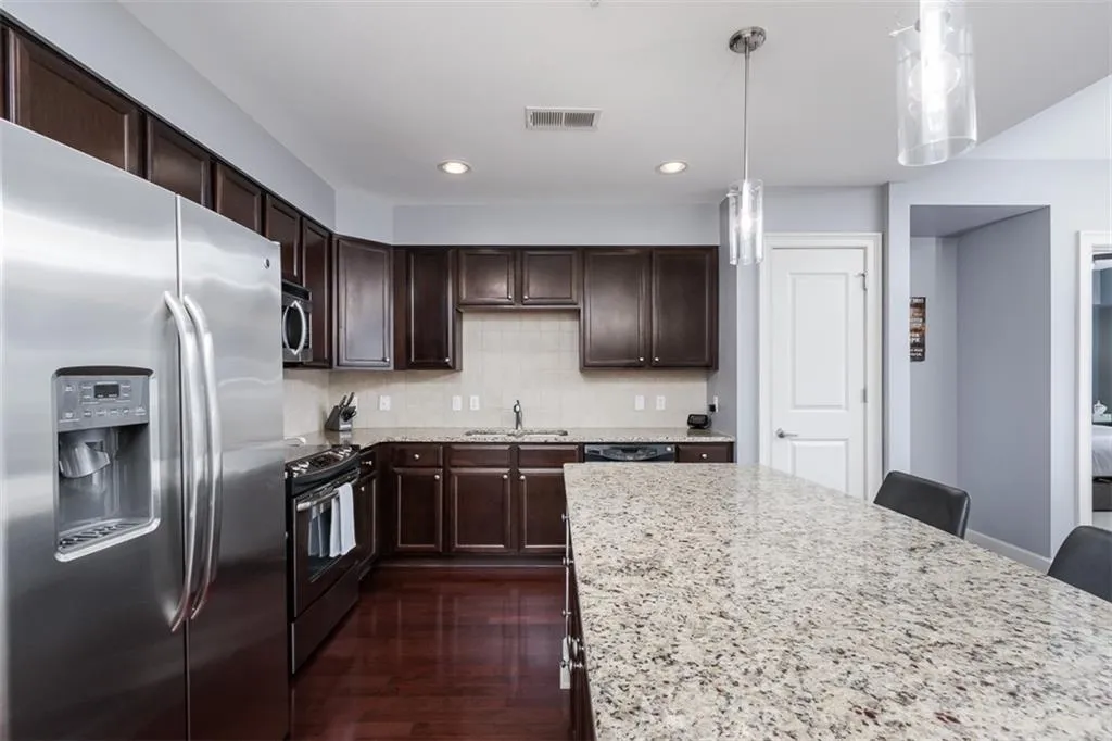 200 River Vista Drive Unit 119, Atlanta, Georgia 30339, 2 Bedrooms Bedrooms, ,2 BathroomsBathrooms,Residential,Sold,200 River Vista Drive Unit 119,6845874