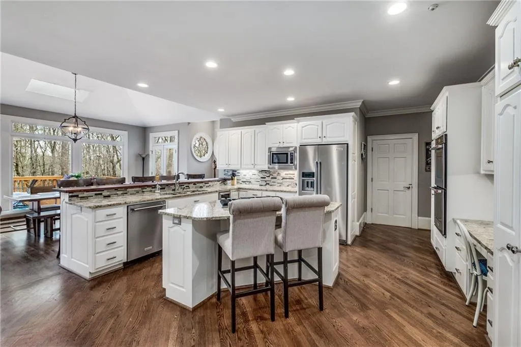 8140 Jett Ferry Road, Sandy Springs, Georgia 30350, 6 Bedrooms Bedrooms, ,6 BathroomsBathrooms,Residential,Sold,8140 Jett Ferry Road,7025811