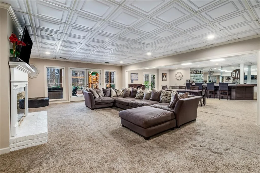 8140 Jett Ferry Road, Sandy Springs, Georgia 30350, 6 Bedrooms Bedrooms, ,6 BathroomsBathrooms,Residential,Sold,8140 Jett Ferry Road,7025811
