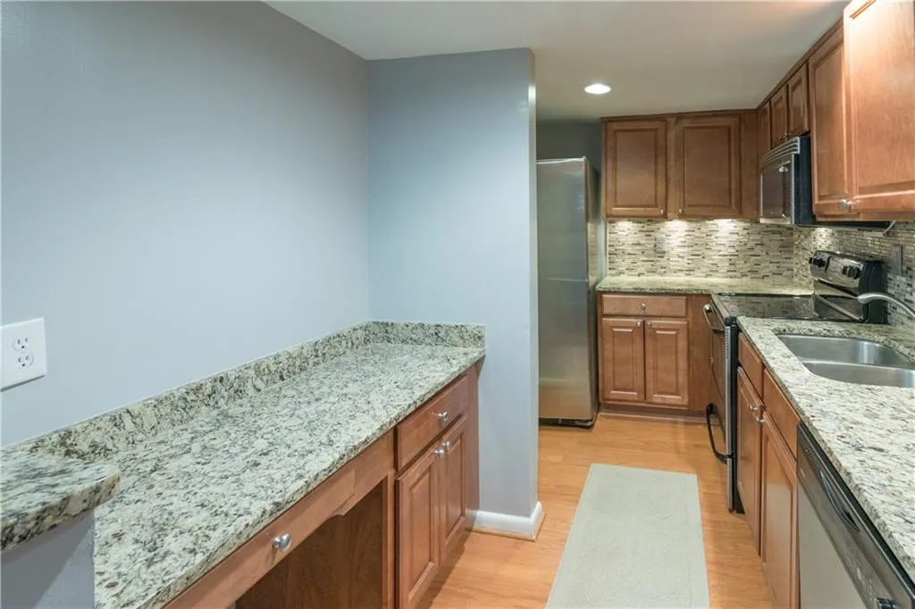 6900 Roswell Road Unit Q7, Atlanta, Georgia 30328, 2 Bedrooms Bedrooms, ,2 BathroomsBathrooms,Residential,Sold,6900 Roswell Road Unit Q7,5821270