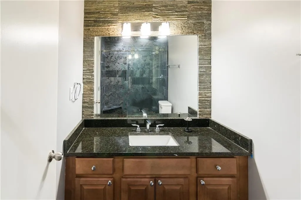 6900 Roswell Road Unit Q7, Atlanta, Georgia 30328, 2 Bedrooms Bedrooms, ,2 BathroomsBathrooms,Residential,Sold,6900 Roswell Road Unit Q7,5821270