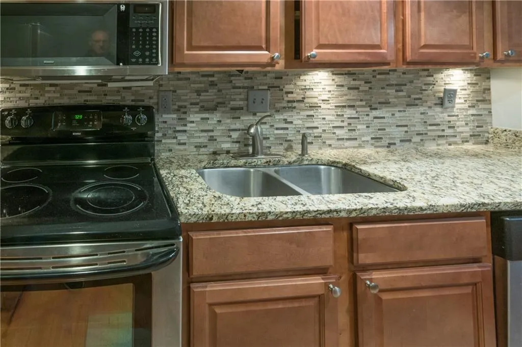 6900 Roswell Road Unit Q7, Atlanta, Georgia 30328, 2 Bedrooms Bedrooms, ,2 BathroomsBathrooms,Residential,Sold,6900 Roswell Road Unit Q7,5821270