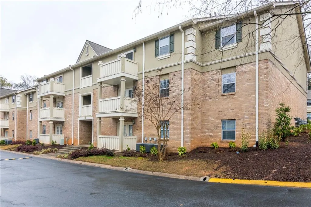 6900 Roswell Road Unit Q7, Atlanta, Georgia 30328, 2 Bedrooms Bedrooms, ,2 BathroomsBathrooms,Residential,Sold,6900 Roswell Road Unit Q7,5821270