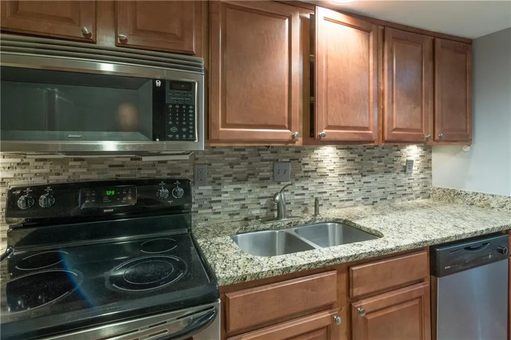 6900 Roswell Road Unit Q7, Atlanta, Georgia 30328, 2 Bedrooms Bedrooms, ,2 BathroomsBathrooms,Residential,Sold,6900 Roswell Road Unit Q7,5821270