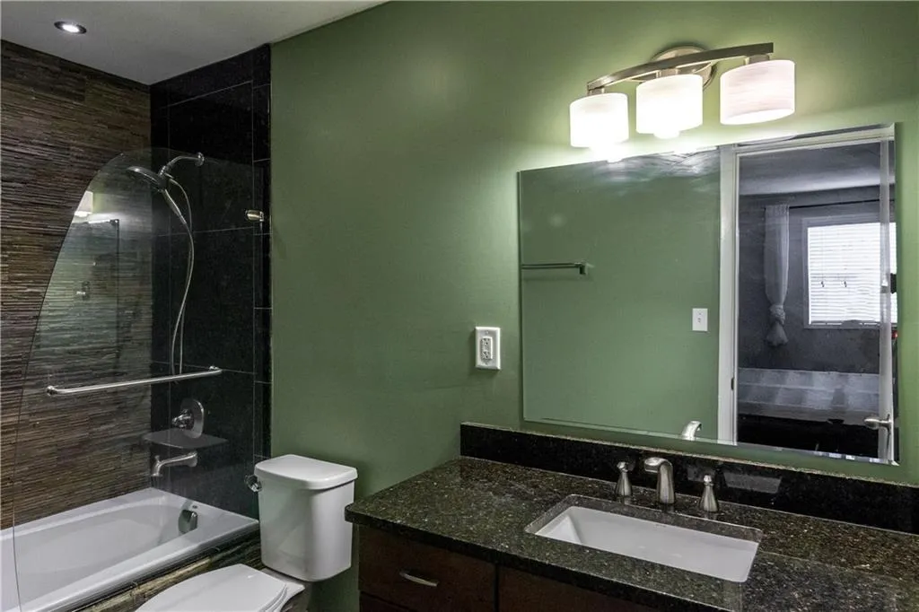 6900 Roswell Road Unit Q7, Atlanta, Georgia 30328, 2 Bedrooms Bedrooms, ,2 BathroomsBathrooms,Residential,Sold,6900 Roswell Road Unit Q7,5821270