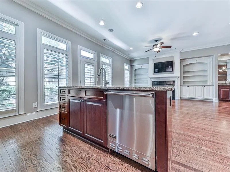5562 High Point Road, Atlanta, Georgia 30342, 4 Bedrooms Bedrooms, ,4 BathroomsBathrooms,Residential,Sold,5562 High Point Road,7460502