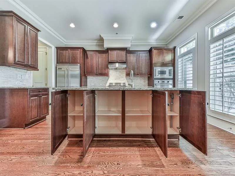 5562 High Point Road, Atlanta, Georgia 30342, 4 Bedrooms Bedrooms, ,4 BathroomsBathrooms,Residential,Sold,5562 High Point Road,7460502