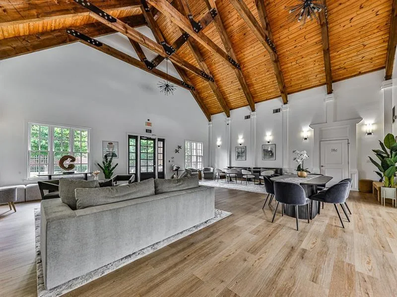 5562 High Point Road, Atlanta, Georgia 30342, 4 Bedrooms Bedrooms, ,4 BathroomsBathrooms,Residential,Sold,5562 High Point Road,7460502