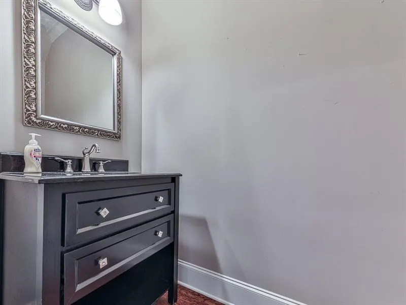 5562 High Point Road, Atlanta, Georgia 30342, 4 Bedrooms Bedrooms, ,4 BathroomsBathrooms,Residential,Sold,5562 High Point Road,7460502