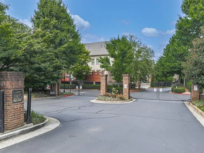 5562 High Point Road, Atlanta, Georgia 30342, 4 Bedrooms Bedrooms, ,4 BathroomsBathrooms,Residential,Sold,5562 High Point Road,7460502
