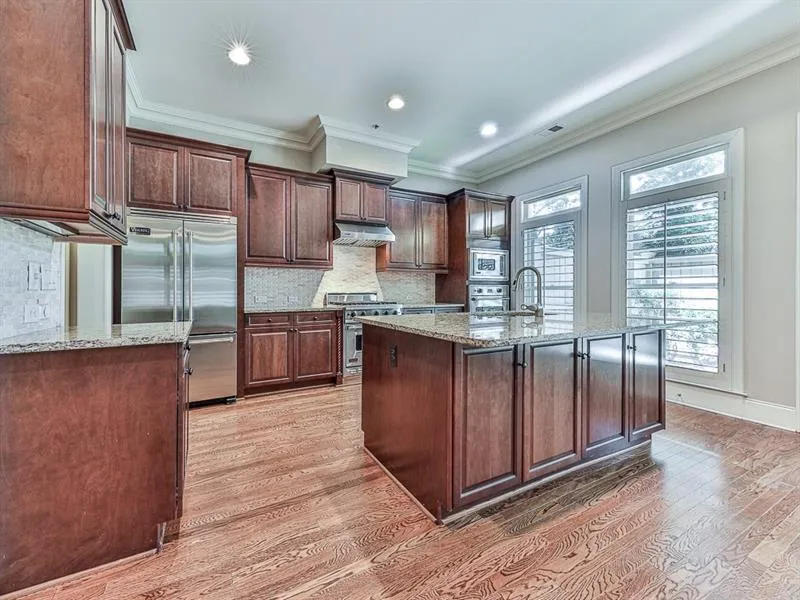 5562 High Point Road, Atlanta, Georgia 30342, 4 Bedrooms Bedrooms, ,4 BathroomsBathrooms,Residential,Sold,5562 High Point Road,7460502
