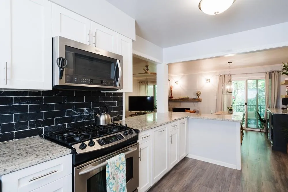 5400 Roswell Road Unit M11, Atlanta, Georgia 30342, 2 Bedrooms Bedrooms, ,2 BathroomsBathrooms,Residential,Sold,5400 Roswell Road Unit M11,6718606