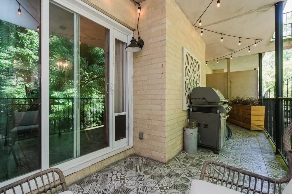 5400 Roswell Road Unit M11, Atlanta, Georgia 30342, 2 Bedrooms Bedrooms, ,2 BathroomsBathrooms,Residential,Sold,5400 Roswell Road Unit M11,6718606