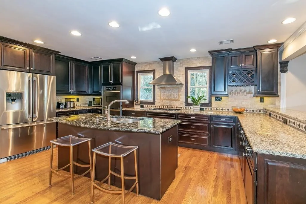 275 Elden Drive, Sandy Springs, Georgia 30342, 4 Bedrooms Bedrooms, ,4 BathroomsBathrooms,Residential,Sold,275 Elden Drive,7136609