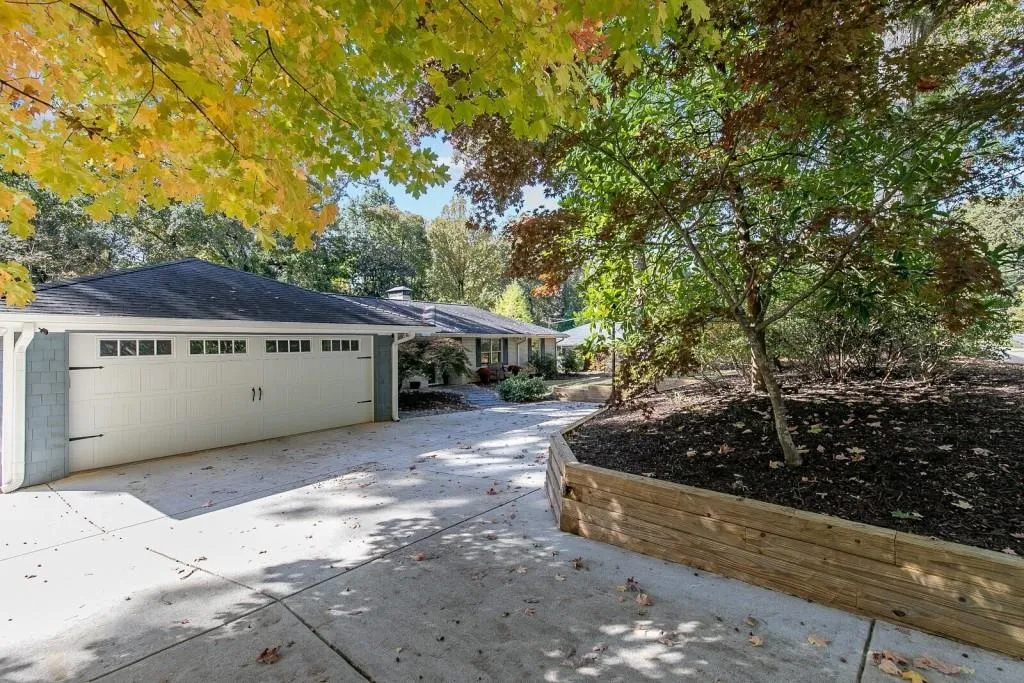 275 Elden Drive, Sandy Springs, Georgia 30342, 4 Bedrooms Bedrooms, ,4 BathroomsBathrooms,Residential,Sold,275 Elden Drive,7136609