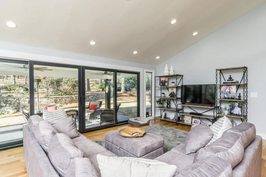 645 River Valley Road Nw, Atlanta, Georgia 30328, 4 Bedrooms Bedrooms, ,4 BathroomsBathrooms,Residential,Sold,645 River Valley Road Nw,6843268