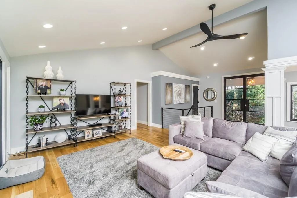 645 River Valley Road Nw, Atlanta, Georgia 30328, 4 Bedrooms Bedrooms, ,4 BathroomsBathrooms,Residential,Sold,645 River Valley Road Nw,6843268