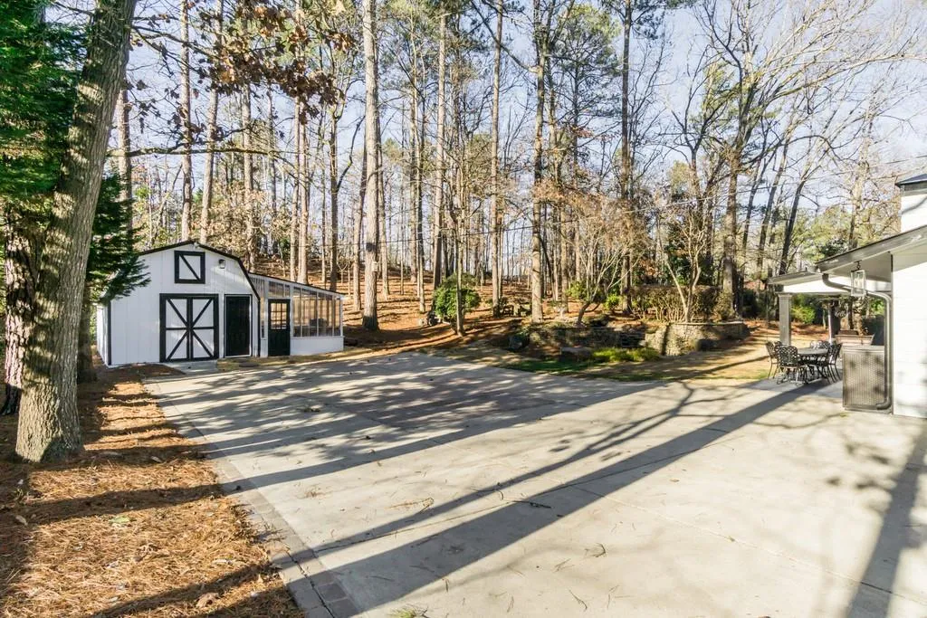 645 River Valley Road Nw, Atlanta, Georgia 30328, 4 Bedrooms Bedrooms, ,4 BathroomsBathrooms,Residential,Sold,645 River Valley Road Nw,6843268