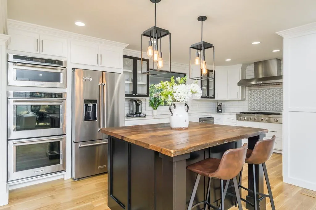 645 River Valley Road Nw, Atlanta, Georgia 30328, 4 Bedrooms Bedrooms, ,4 BathroomsBathrooms,Residential,Sold,645 River Valley Road Nw,6843268