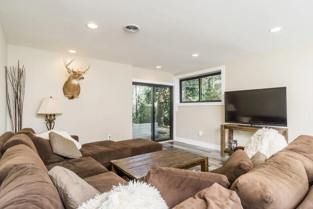 645 River Valley Road Nw, Atlanta, Georgia 30328, 4 Bedrooms Bedrooms, ,4 BathroomsBathrooms,Residential,Sold,645 River Valley Road Nw,6843268