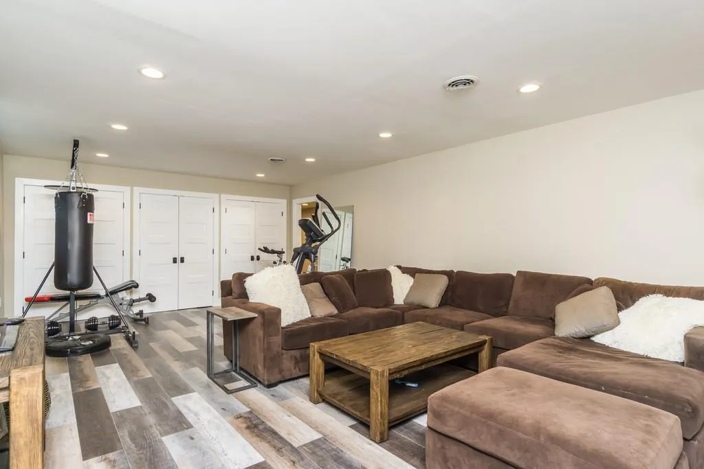 645 River Valley Road Nw, Atlanta, Georgia 30328, 4 Bedrooms Bedrooms, ,4 BathroomsBathrooms,Residential,Sold,645 River Valley Road Nw,6843268