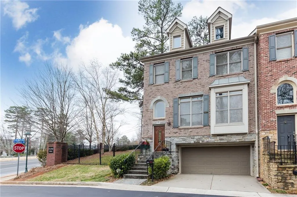 5553 Julian Place, Sandy Springs, Georgia 30342, 3 Bedrooms Bedrooms, ,3 BathroomsBathrooms,Residential,Sold,5553 Julian Place,5954711