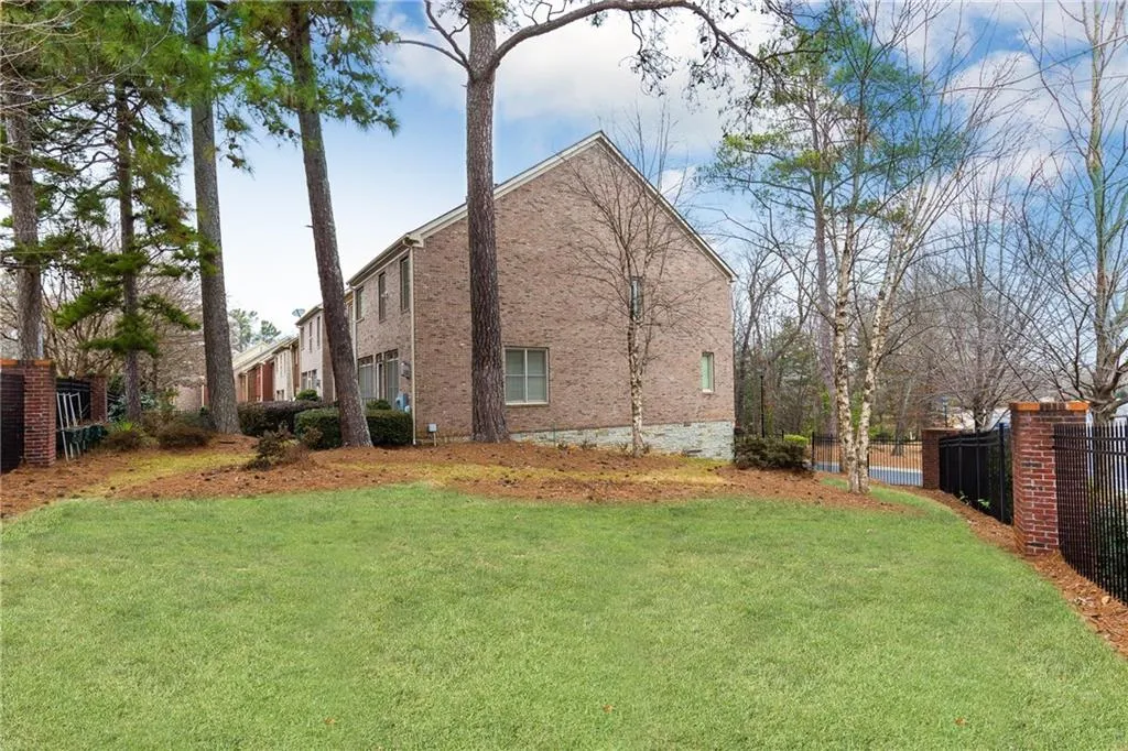 5553 Julian Place, Sandy Springs, Georgia 30342, 3 Bedrooms Bedrooms, ,3 BathroomsBathrooms,Residential,Sold,5553 Julian Place,5954711