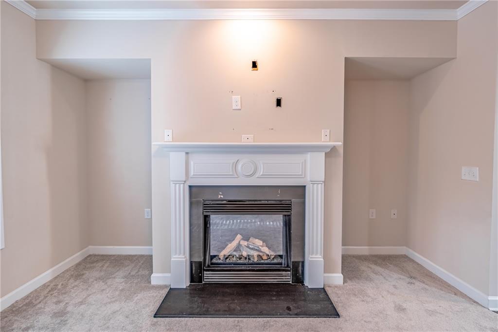 Interior details with ornamental molding and light carpet Interior details with ornamental molding and light carpet