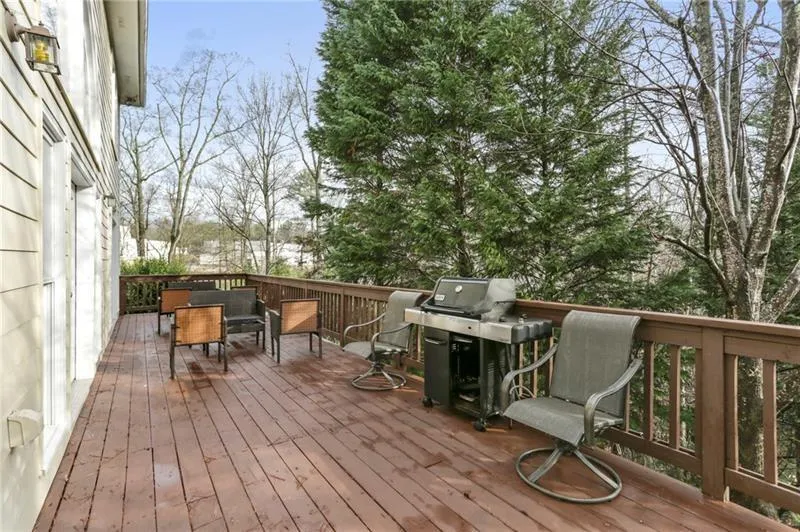 315 Nell Court, Atlanta, Georgia 30342, 4 Bedrooms Bedrooms, ,3 BathroomsBathrooms,Residential,Sold,315 Nell Court,6683103