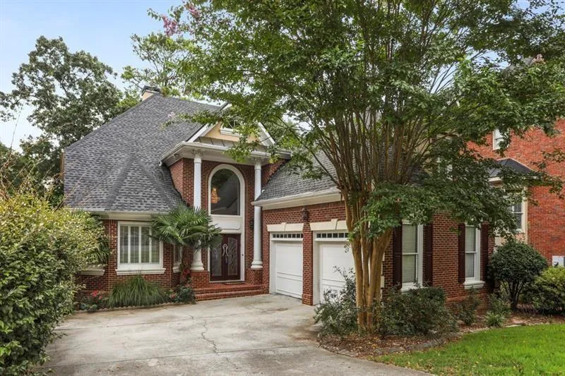 315 Nell Court, Atlanta, Georgia 30342, 4 Bedrooms Bedrooms, ,3 BathroomsBathrooms,Residential,Sold,315 Nell Court,6683103