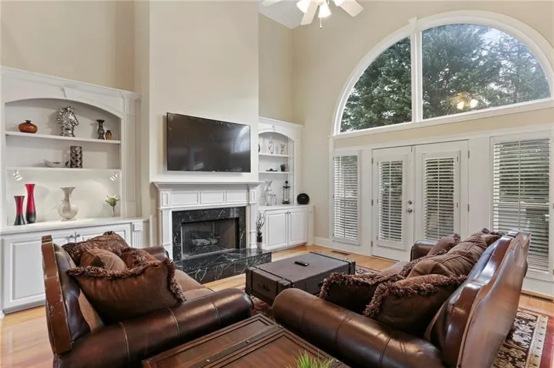 315 Nell Court, Atlanta, Georgia 30342, 4 Bedrooms Bedrooms, ,3 BathroomsBathrooms,Residential,Sold,315 Nell Court,6683103