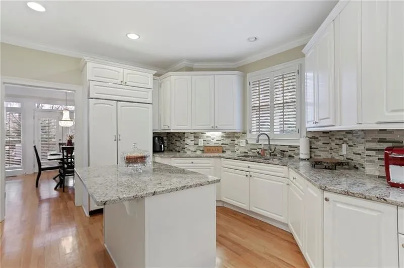 315 Nell Court, Atlanta, Georgia 30342, 4 Bedrooms Bedrooms, ,3 BathroomsBathrooms,Residential,Sold,315 Nell Court,6683103