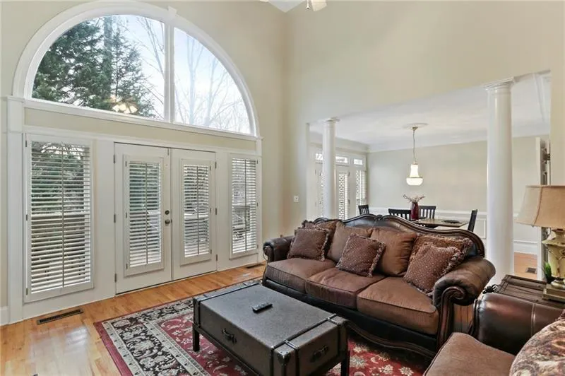 315 Nell Court, Atlanta, Georgia 30342, 4 Bedrooms Bedrooms, ,3 BathroomsBathrooms,Residential,Sold,315 Nell Court,6683103