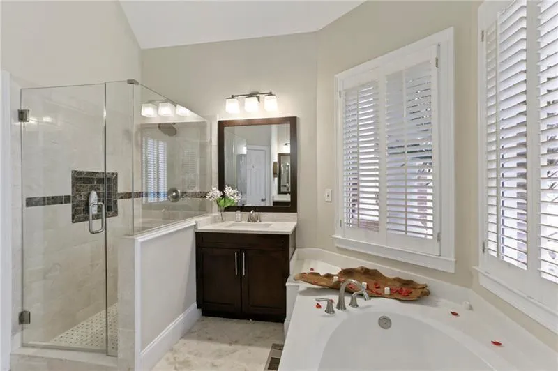 315 Nell Court, Atlanta, Georgia 30342, 4 Bedrooms Bedrooms, ,3 BathroomsBathrooms,Residential,Sold,315 Nell Court,6683103