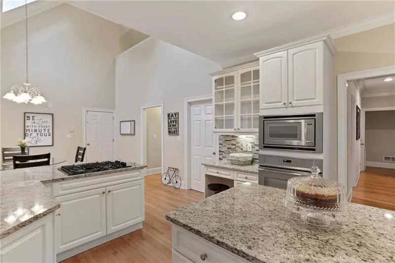 315 Nell Court, Atlanta, Georgia 30342, 4 Bedrooms Bedrooms, ,3 BathroomsBathrooms,Residential,Sold,315 Nell Court,6683103