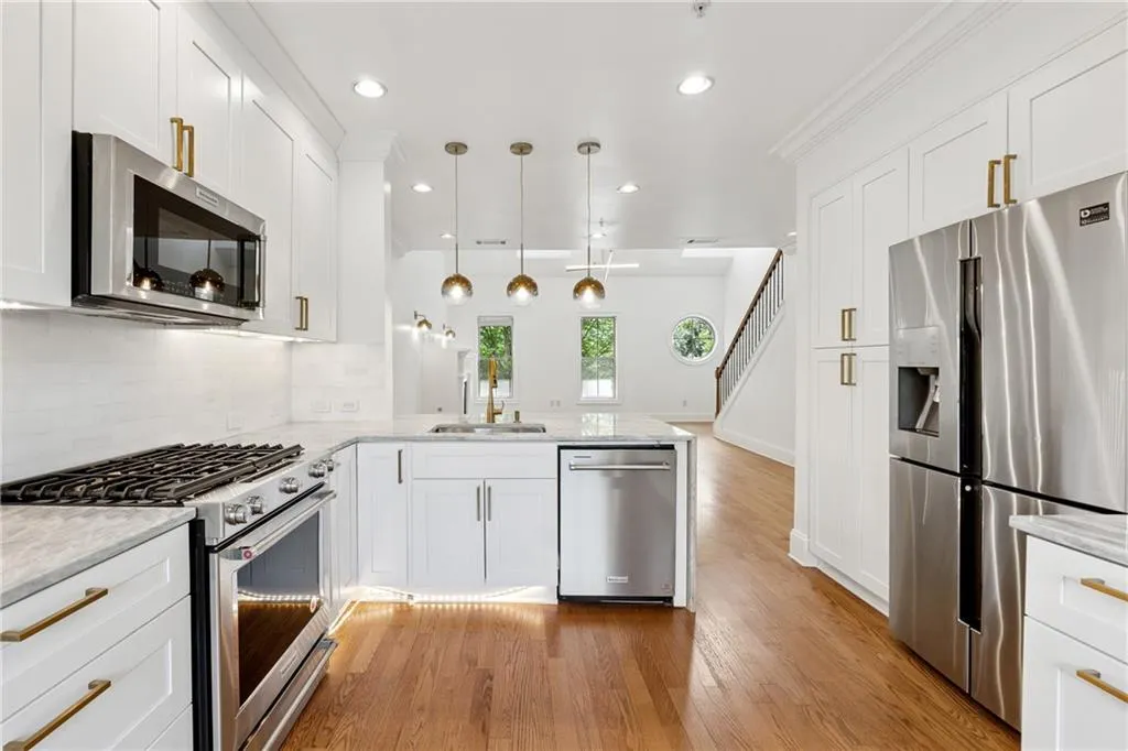 819 Perennial Drive, Atlanta, Georgia 30328, 3 Bedrooms Bedrooms, ,3 BathroomsBathrooms,Residential,For Sale,819 Perennial Drive,7599738