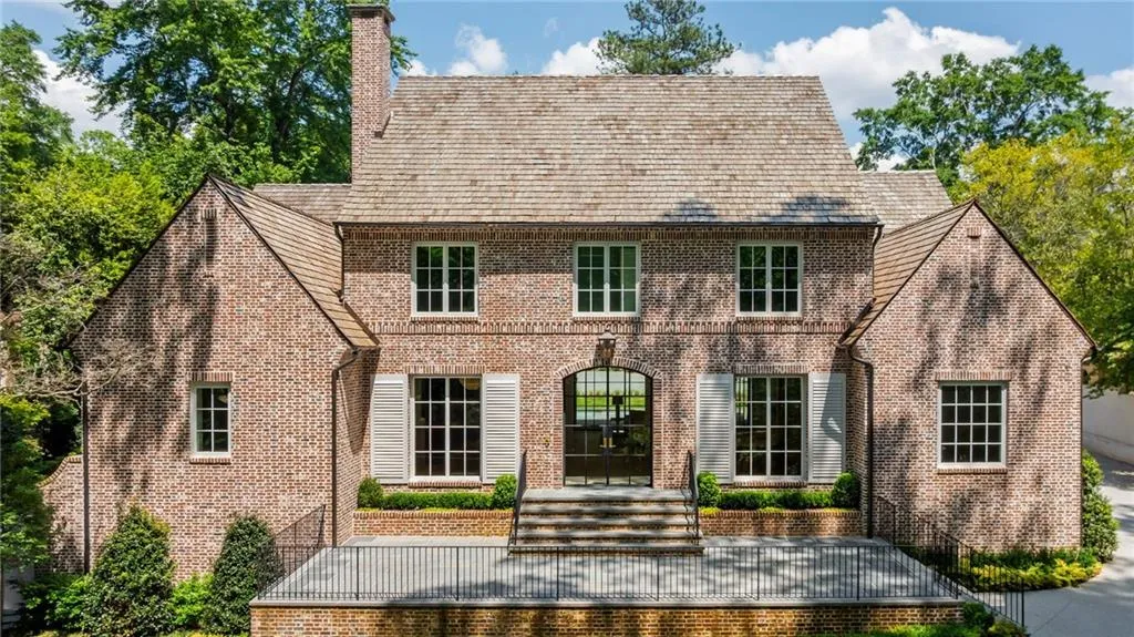 2515 Habersham Road in Buckhead